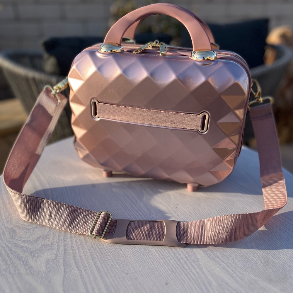 Elegant Pink Travel Beauty Bag - Picture 10 of 13